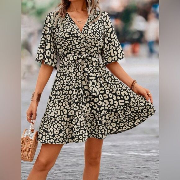 Allover Print Butterfly Sleeve Ruffle Hem Dress - Picture 4 of 7